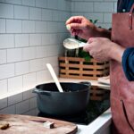 cucchiaio grattugia con zenzero e curcuma