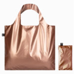Borsa + busta con cerniera Metallic Rose Gold bag. Colore oro rosa metallizzato. Impermeabile. Design Loqi